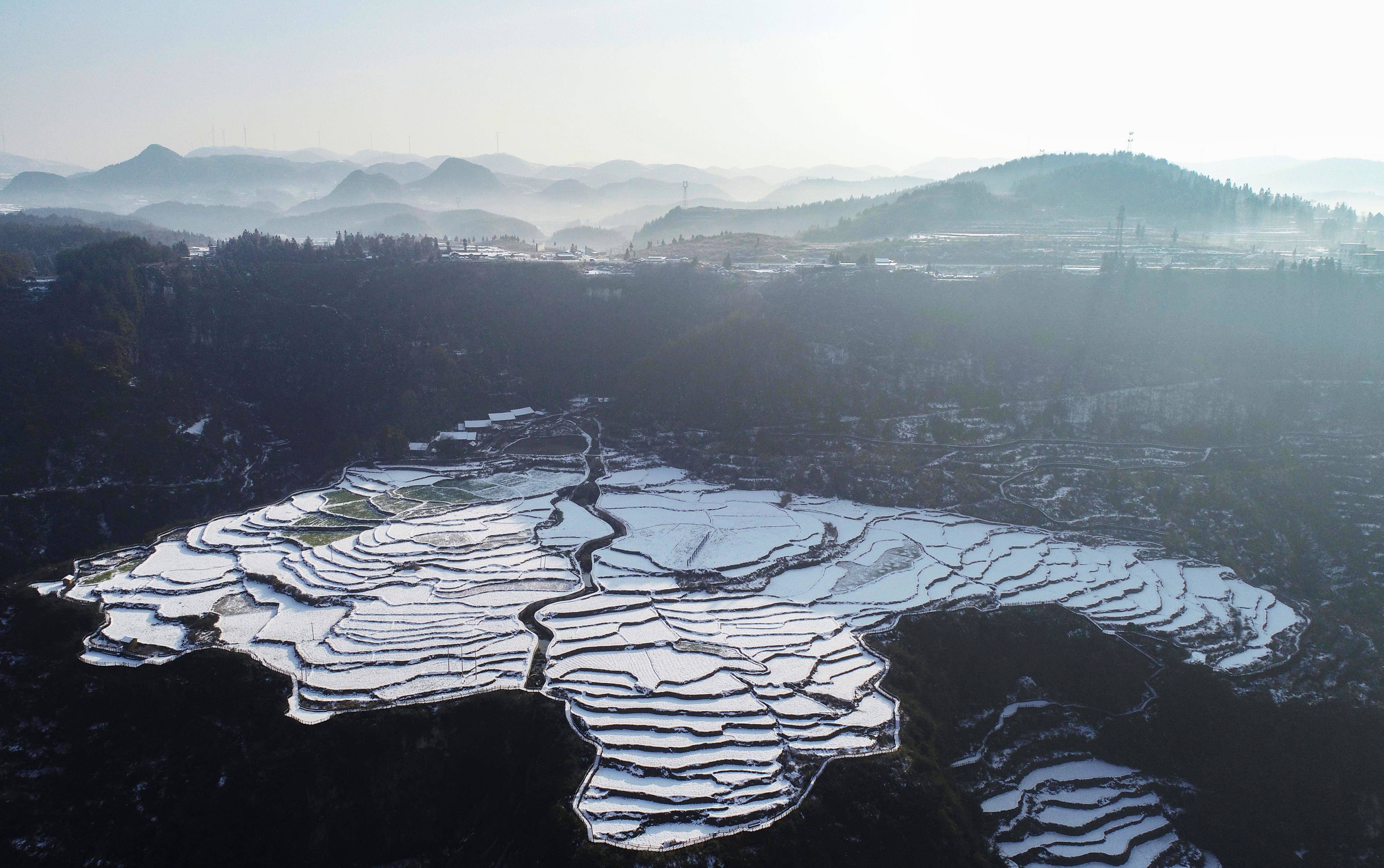 松桃：雪后梯田美景如画