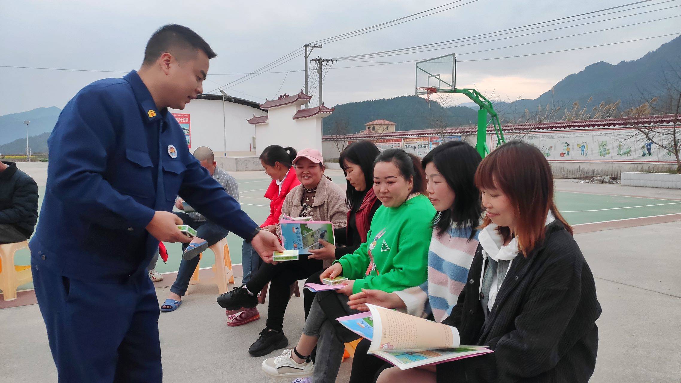 松桃：消防宣传“接地气”　防火知识“涨人气”