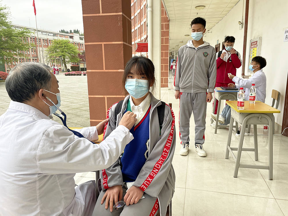 “送检到校” 为高考学子打好健康第一关