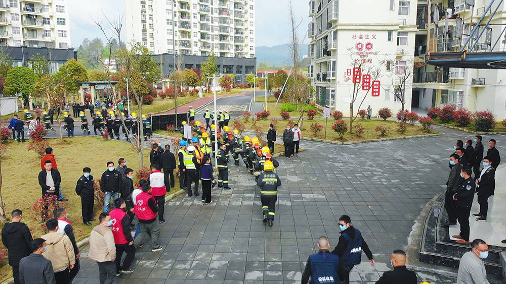 松桃开展易地扶贫搬迁安置点高层建筑灭火救援综合演练