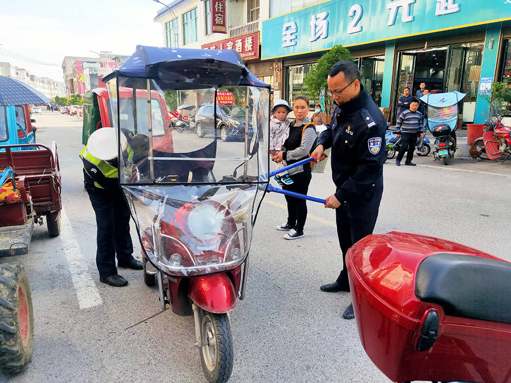 普觉镇狠抓道路交通安全“打非治违”专项行动