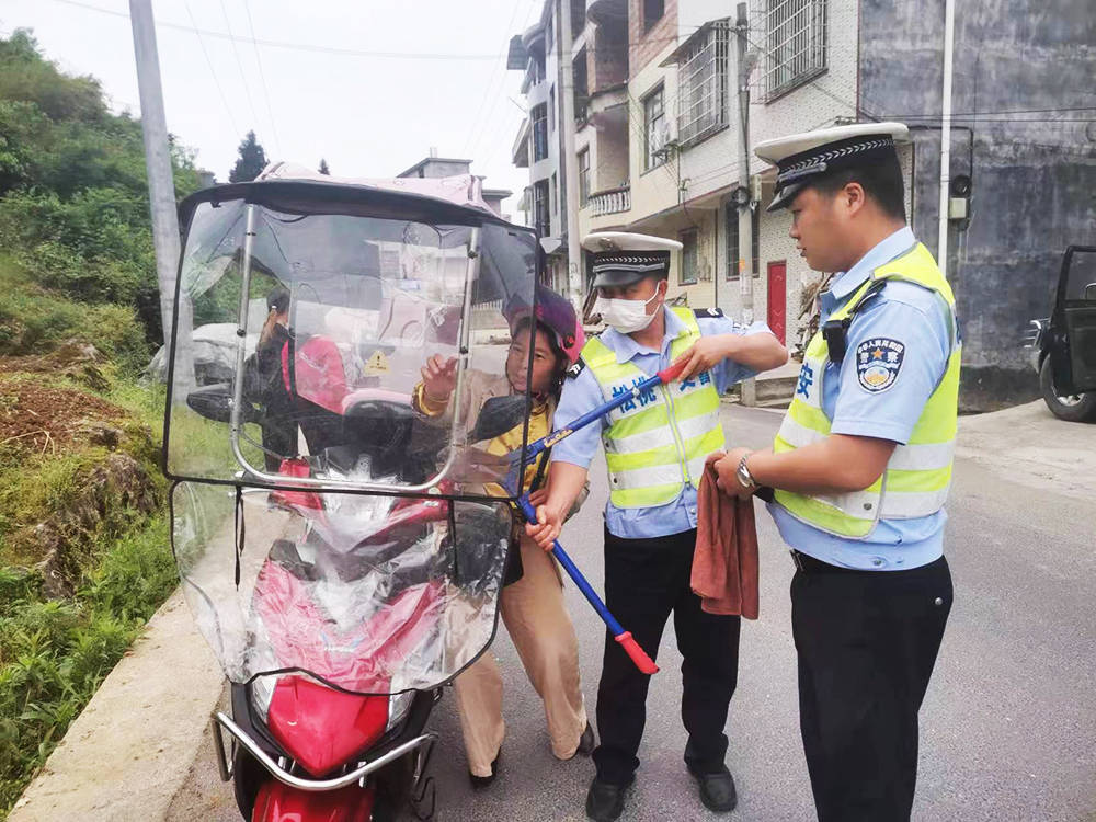 普觉镇开展道路交通“打非治违”联合专项整治行动