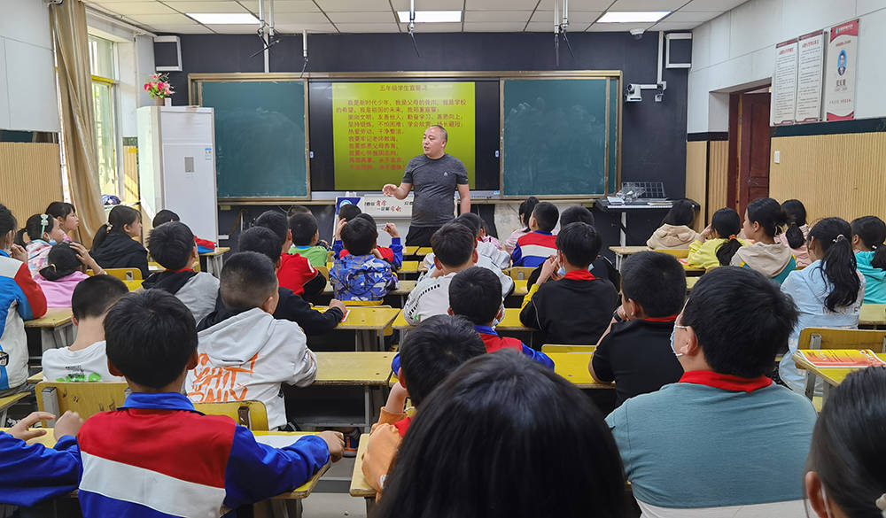 妙隘乡完小为高年级学生学习精神“充电”