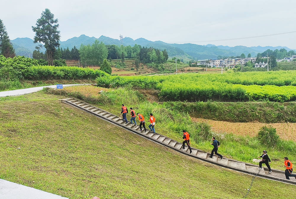 大坪场镇开展2022年度防汛抗旱应急抢险演练