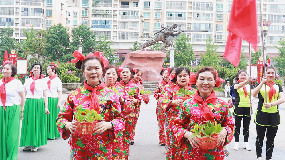 松桃老年健身队庆祝“六一”国际儿童节