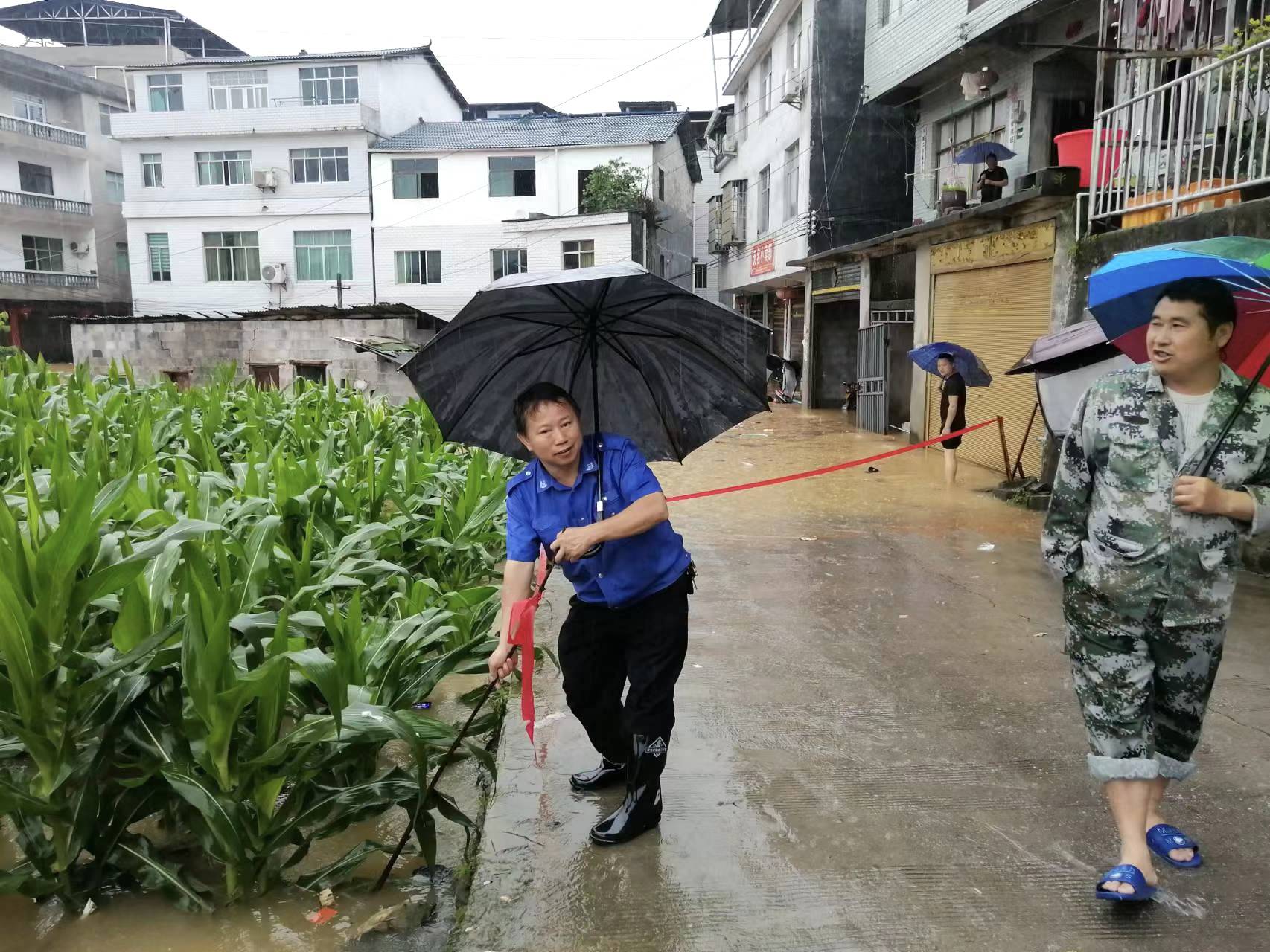 防汛抗洪线上水务担当——松桃水务系统干部防汛抗洪工作纪实