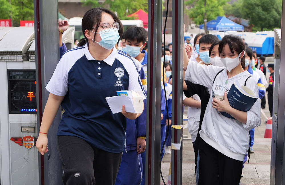 松桃5240名学子走进高考考场