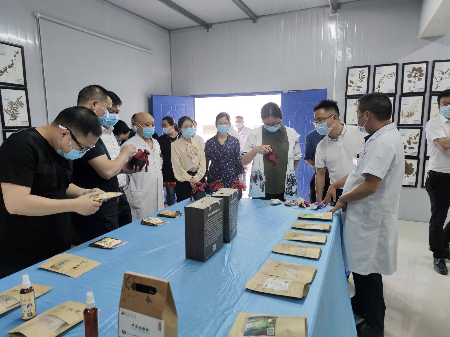 廖东梅率队赴剑河县考察学习民族医药发展工作