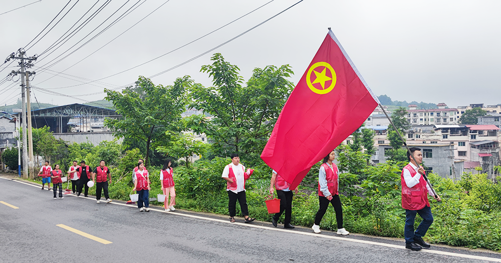 【新时代文明实践】长兴堡镇团委组织开展“关爱山川河流”志愿服务活动