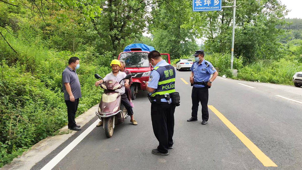 长坪乡开展道路交通安全检查专项行动